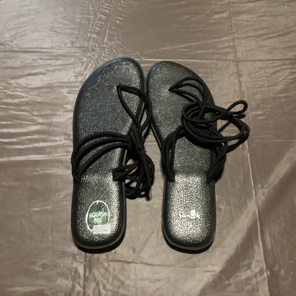 Sanuk sandles